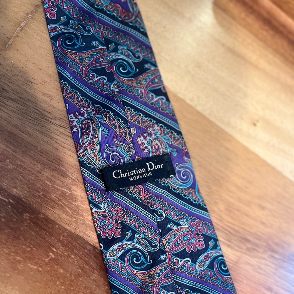 Christian Dior men’s purple and blue paisley 100%‎ silk VTG neck tie
